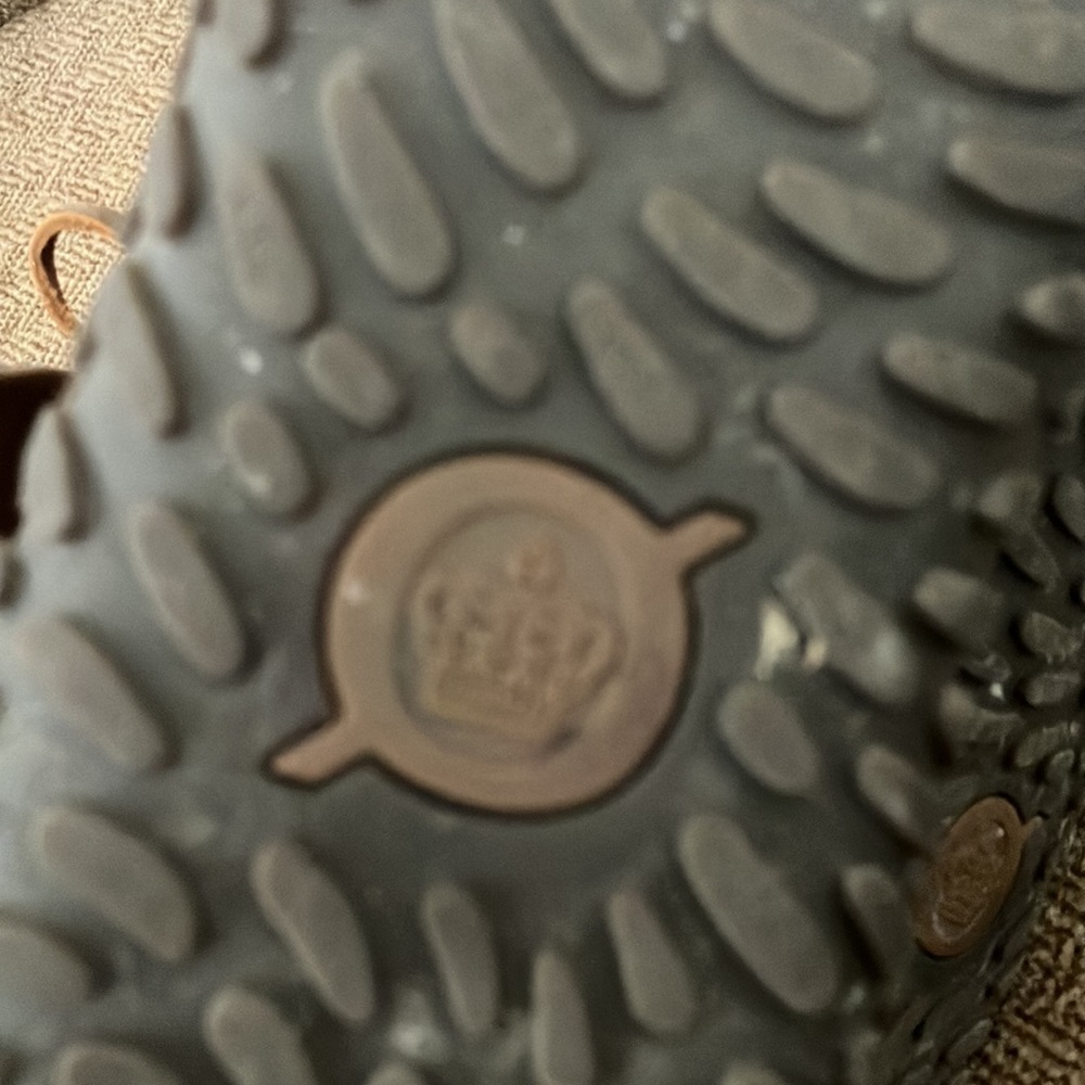 Born - Picture 6 of 9